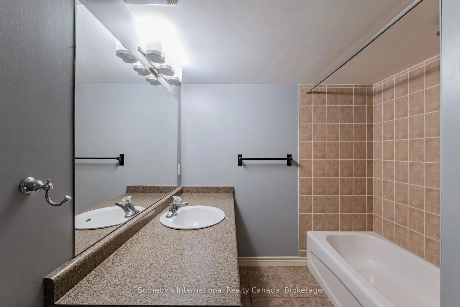Additional image 4 of 111 Grey Street 213
