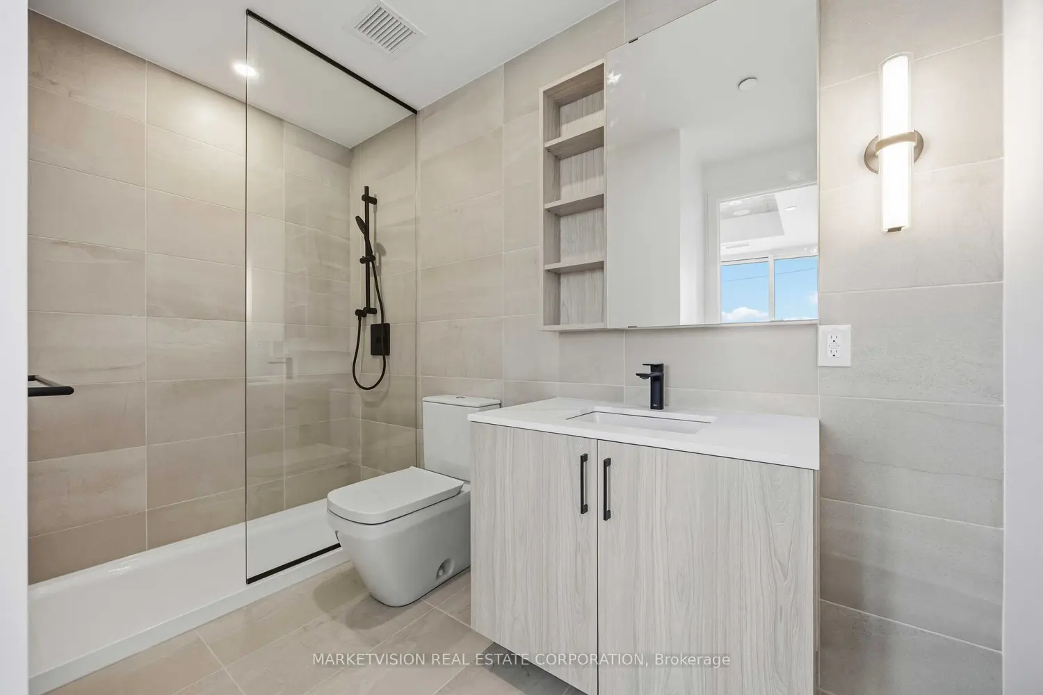 Additional image 4 of 689 The Queensway 310