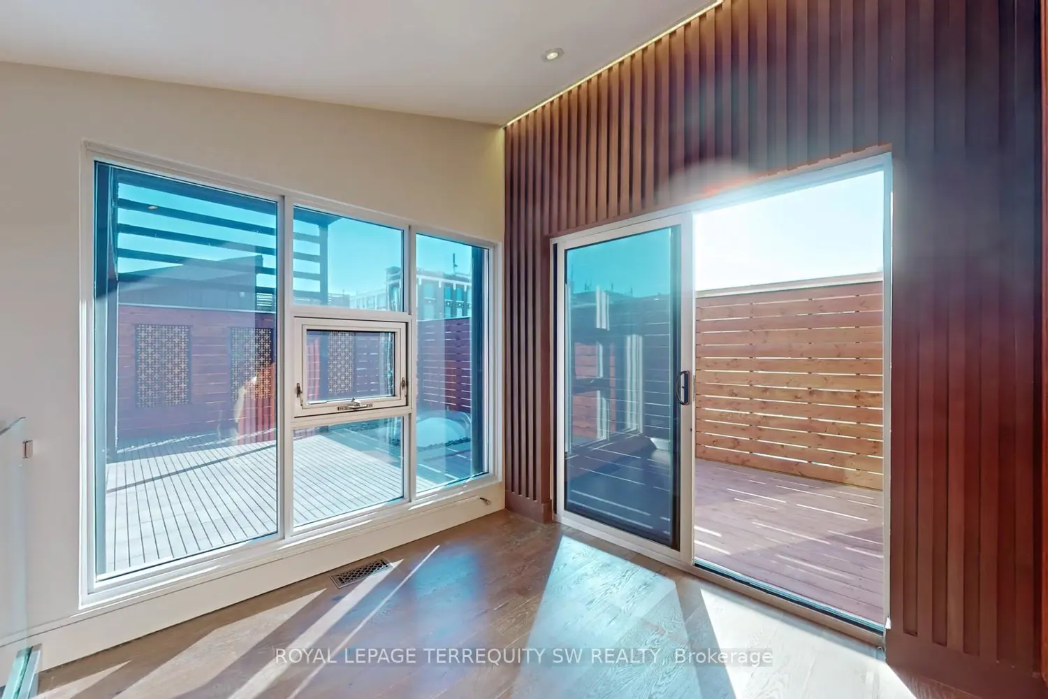 Additional image 16 of 326 Carlaw Avenue 124