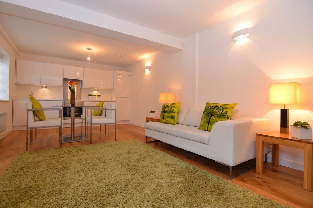 Additional image 2 of 13 bed detached house for salePeach Street, Wokingham, Berkshire RG40