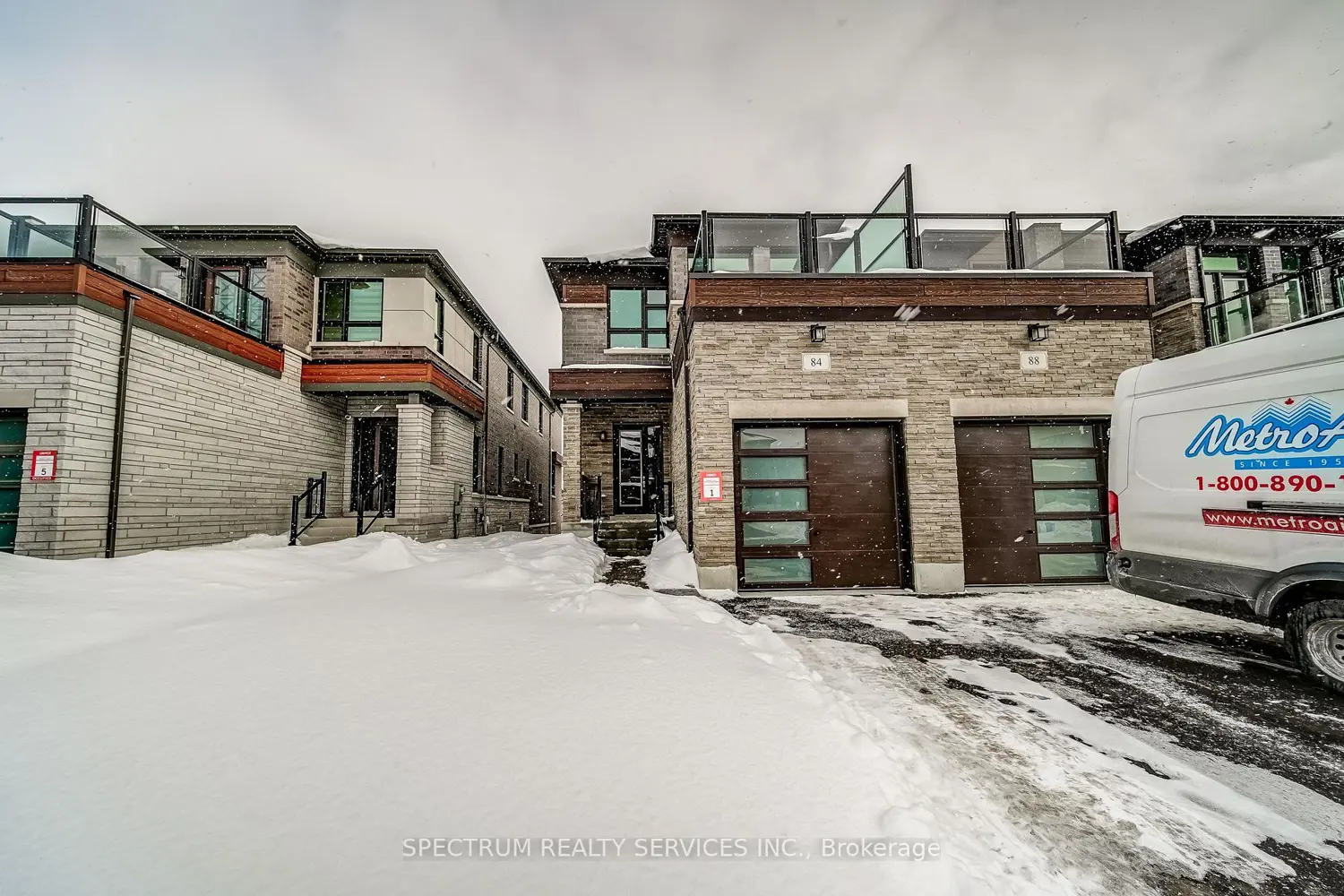 84 Adario Crescent