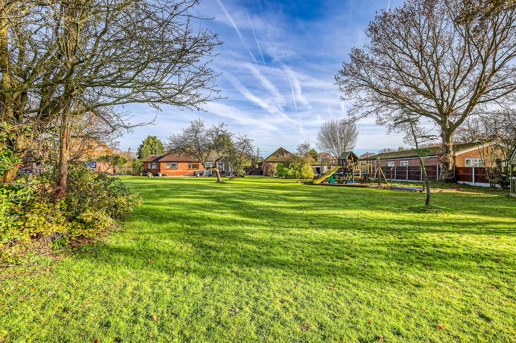 Additional image 20 of 5 bed bungalow for saleHighcliffe Drive, Wickford SS12