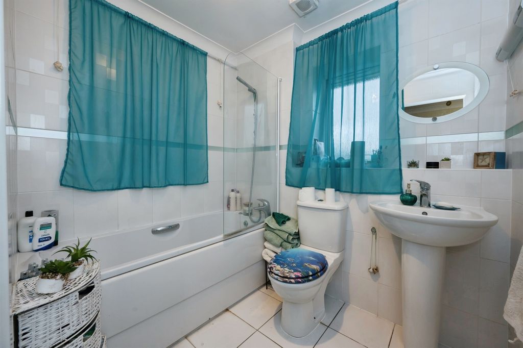 Additional image 7 of 2 bed flat for saleRegents Park Road, Southampton SO15