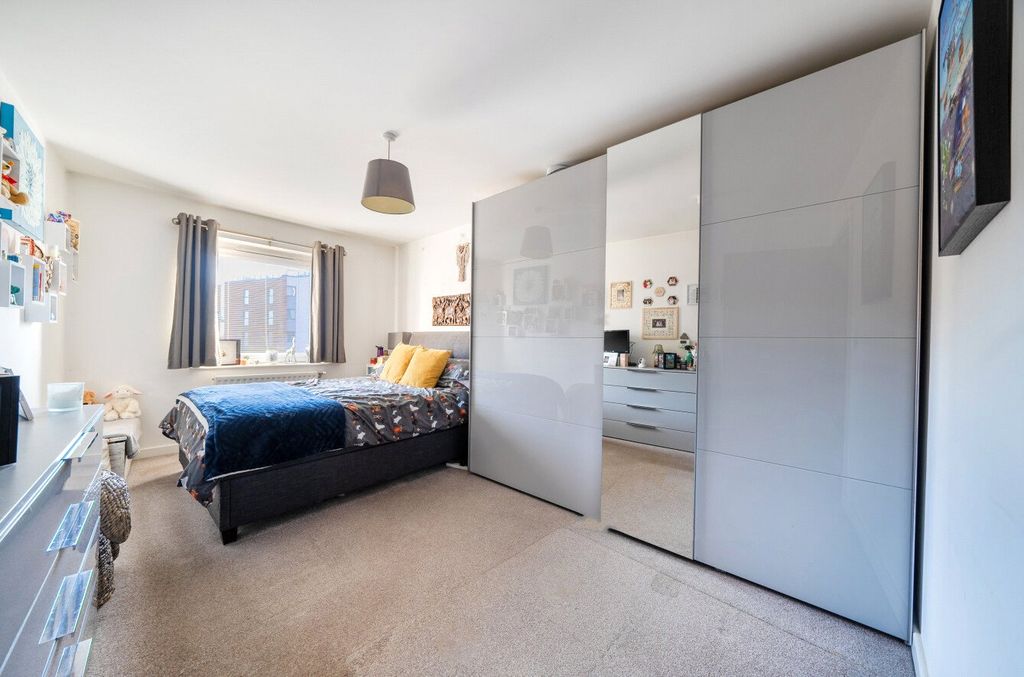 1 bed flat for saleCentenary Plaza, Southampton, Hampshire SO19 photo 4