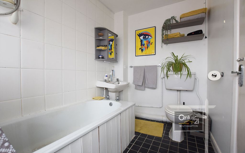 Additional image 8 of 1 bed flat for sale|Ref: R199219|, Nelric House, Kent Road, Southampton SO17