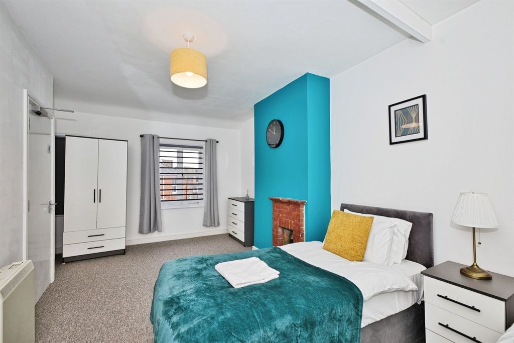Additional image 9 of 4 bed flat for saleMiddle Street, Yeovil BA20