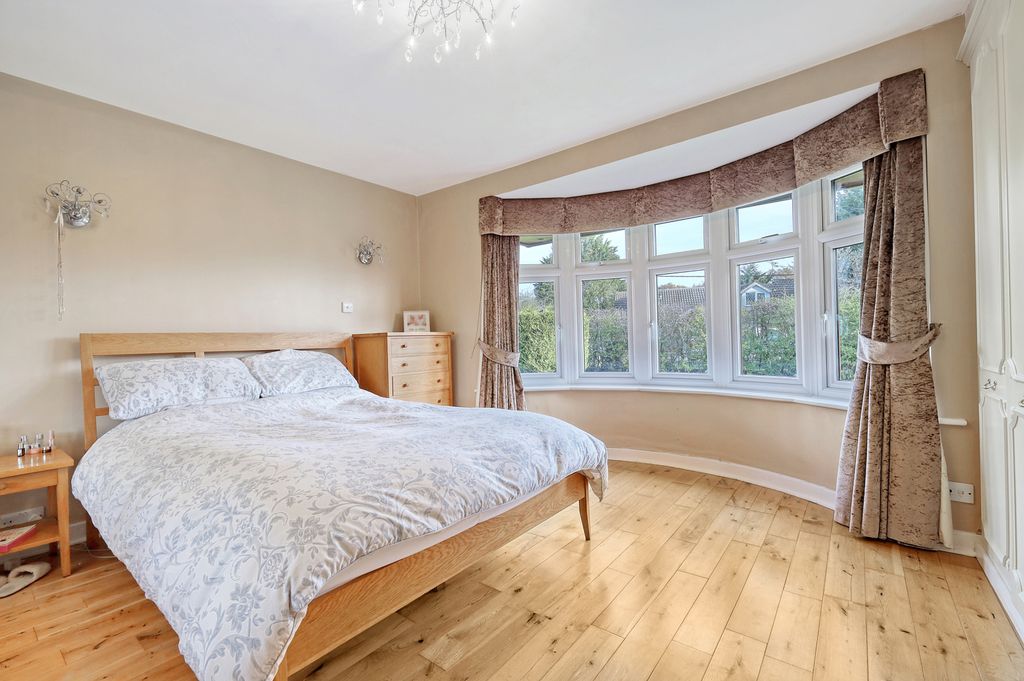 Additional image 9 of 5 bed bungalow for saleHighcliffe Drive, Wickford SS12