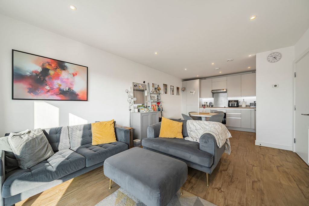Additional image 3 of 2 bed flat for salePalmer Court, Pitcher Lane, Ashford TW15