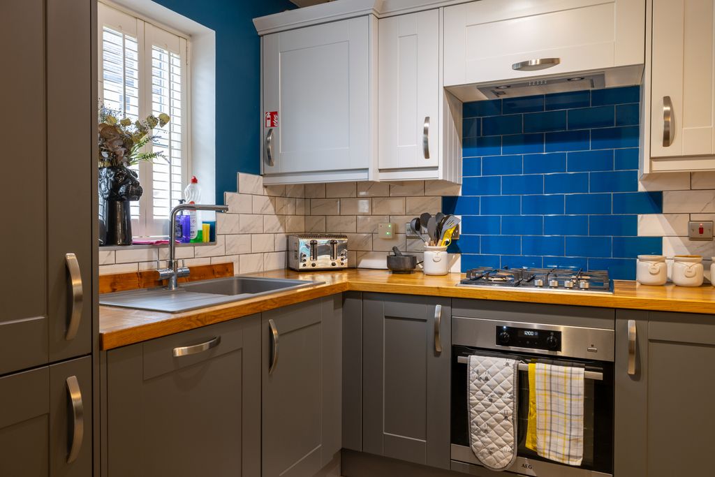 Additional image 9 of 3 bed terraced house for saleAshcombe Crescent, Witney OX28
