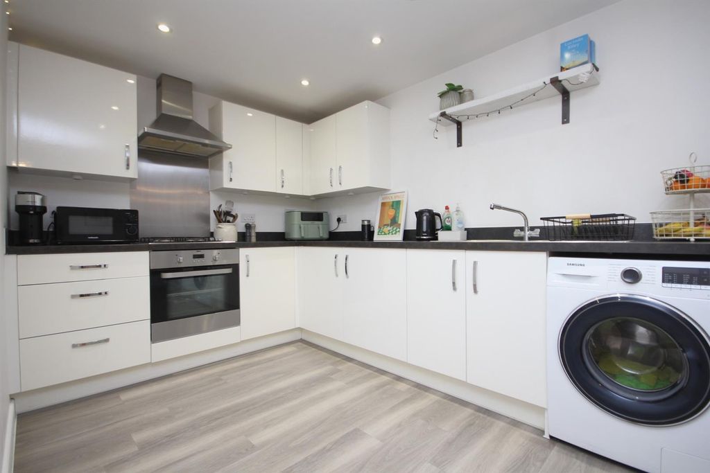 Additional image 4 of 2 bed maisonette for saleClaypit Copse, Bursledon, Southampton SO31