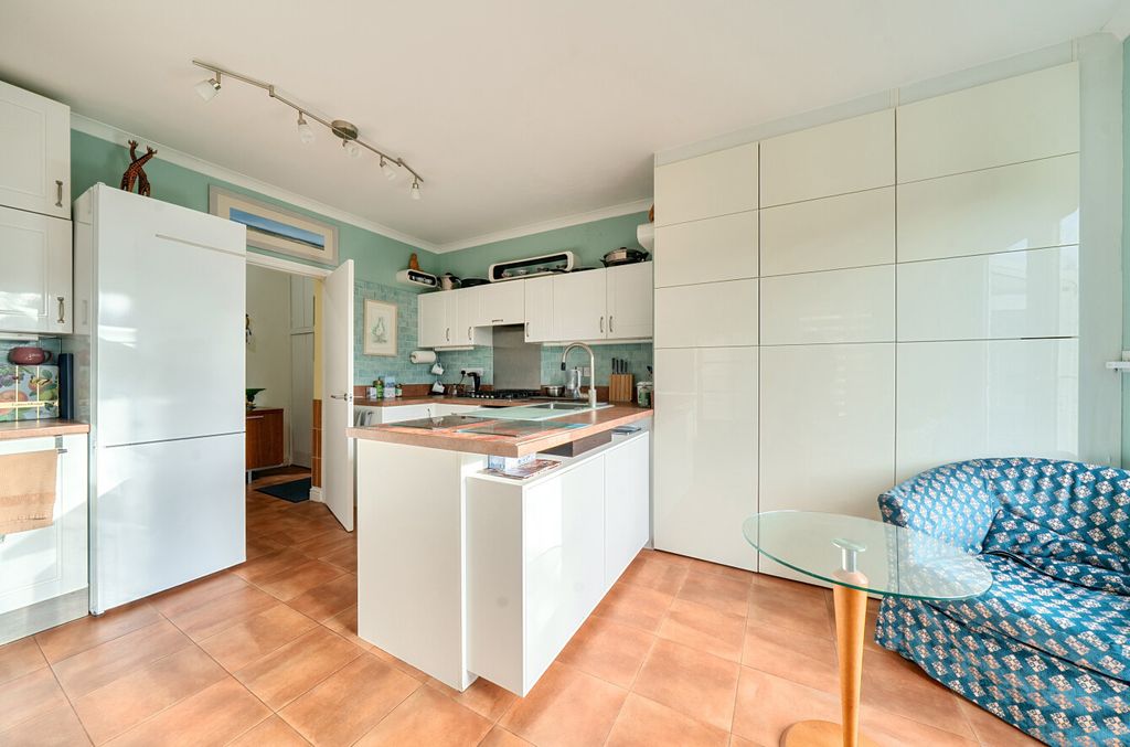 Additional image 10 of 2 bed maisonette for saleMurdoch Road, Wokingham, Berkshire RG40