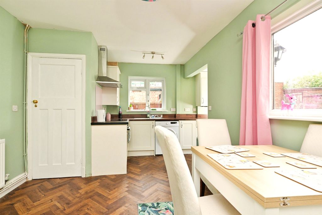 Additional image 17 of 3 bed semi-detached house for saleCrescent Close, Market Harborough LE16