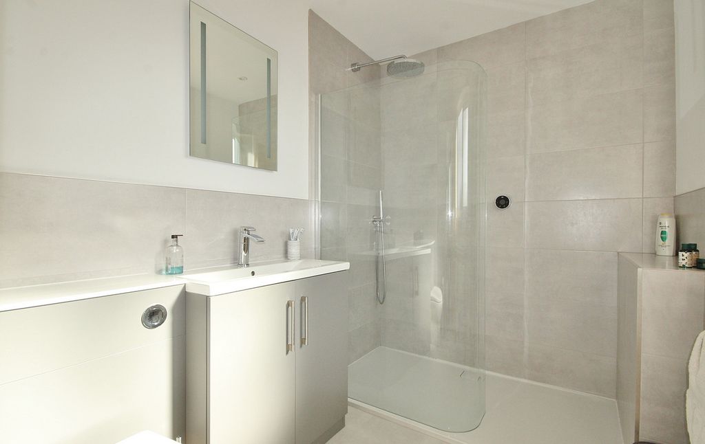 Additional image 9 of 6 bed detached house for saleSherbourne Road, Witney OX28