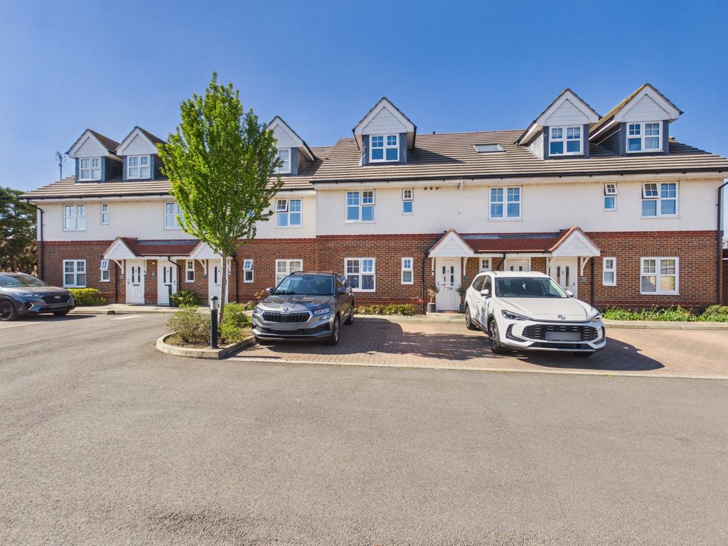 2 bed flat for saleLittleton Road, Ashford, Surrey TW15