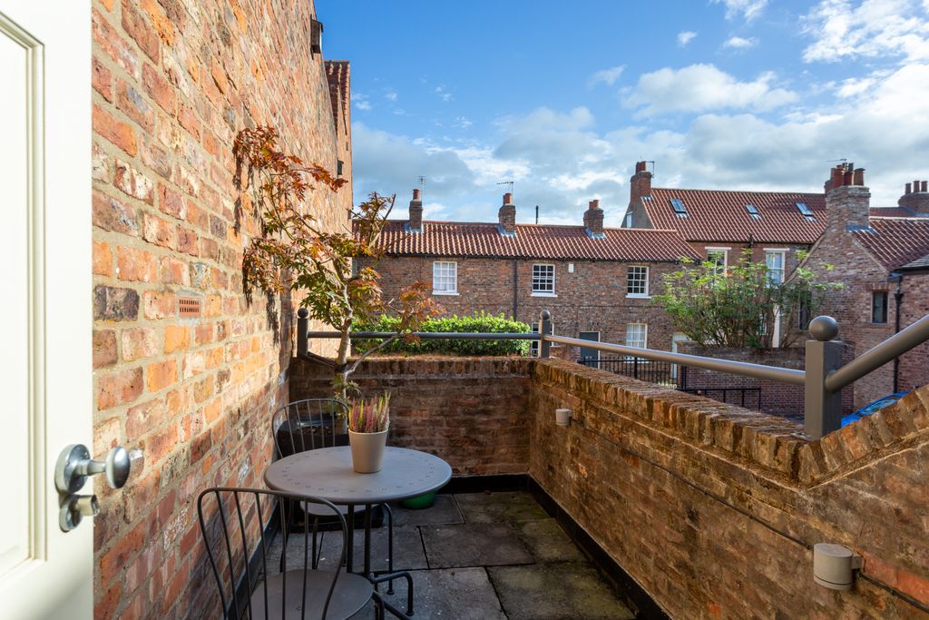 Additional image 12 of 2 bed flat for saleOgleforth, York, North Yorkshire YO1