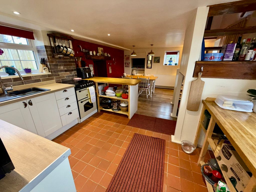 2 bed detached house for saleDevils Bridge SY23 photo 5