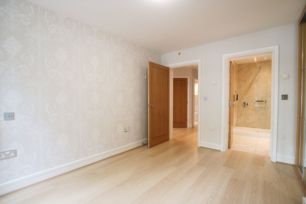 Additional image 13 of 2 bed flat for saleRectory Road, Wokingham RG40