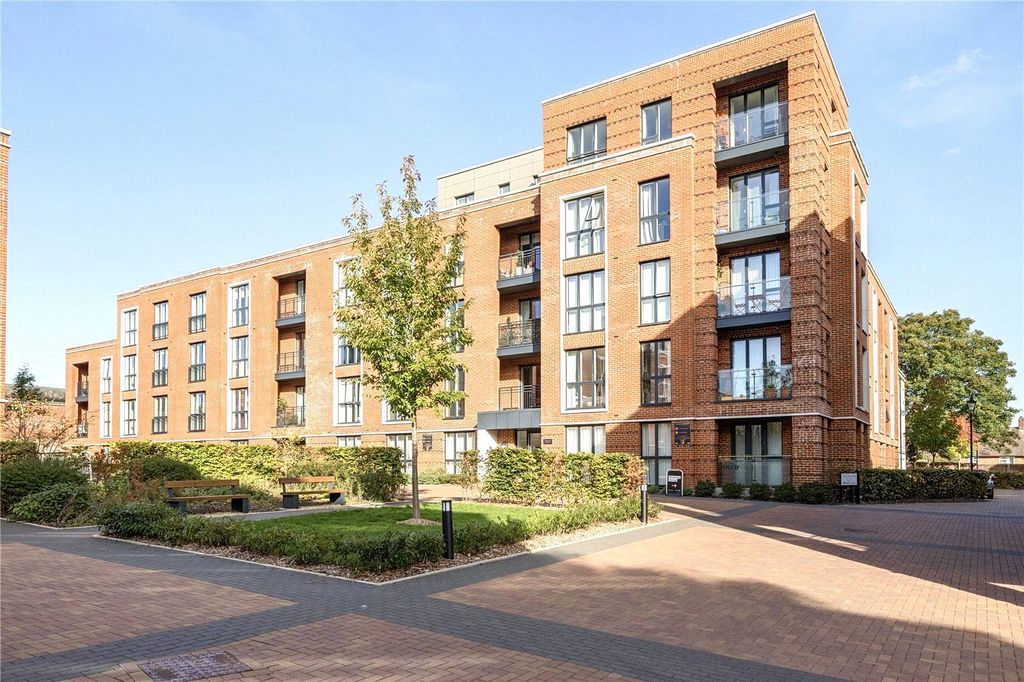 2 bed flat for saleFellowes Rise, Winchester, Hampshire SO22