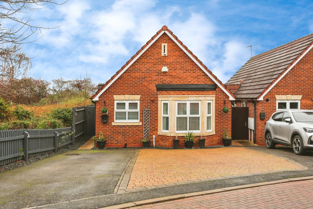 2 bed detached bungalow for saleLancers Drive, Melton Mowbray LE13