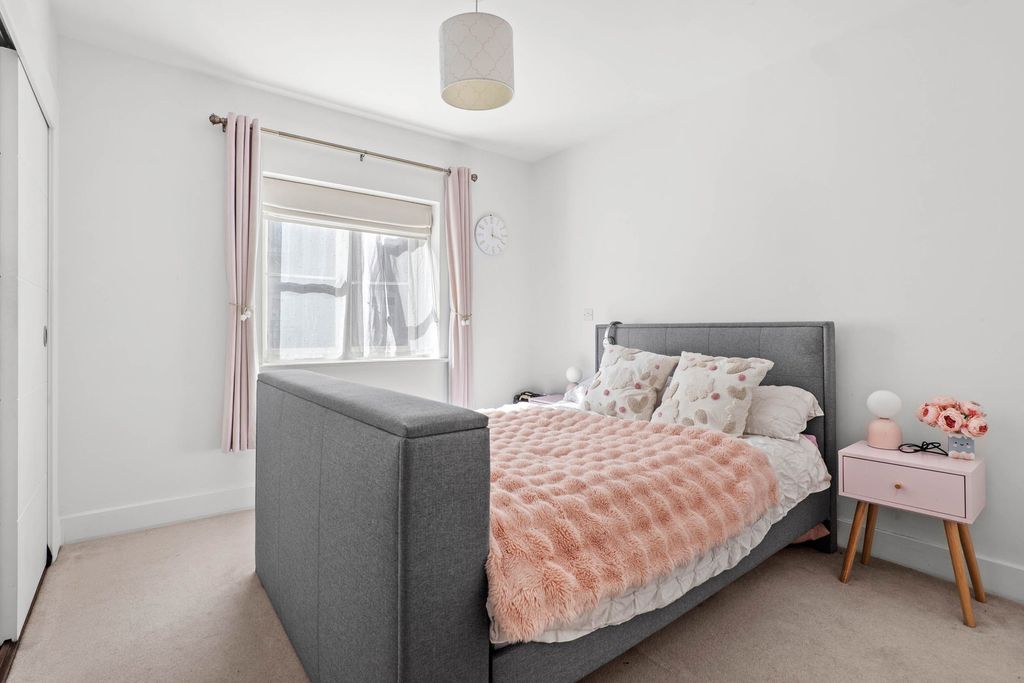 Additional image 4 of 2 bed flat for saleApartment 10, Biscuit Kiln House, Princes Drive, Diglis, Worcester. WR1