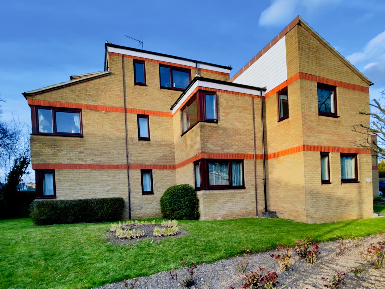 1 Bed Flat, Beaulands Close, CB4, N1 7GU