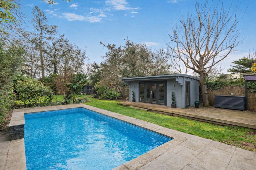 Additional image 6 of 7 bed semi-detached house for saleFordbridge Road, Ashford TW15