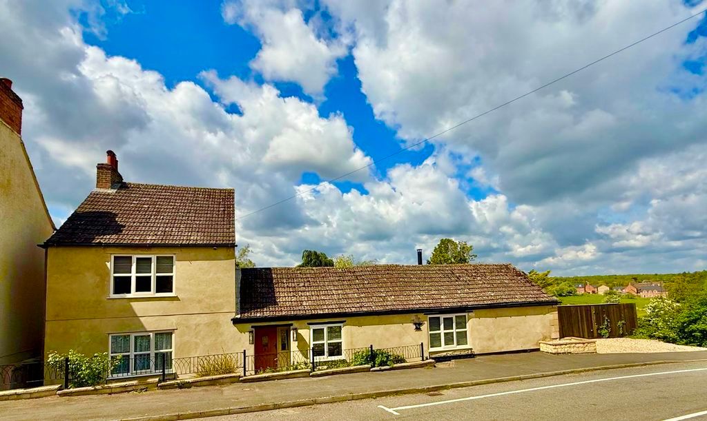 3 bed property for saleHigh Street, Colsterworth, Grantham NG33
