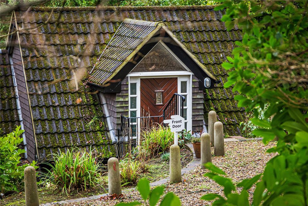 Additional image 18 of 5 bed detached house for saleHook Heath, Surrey GU22