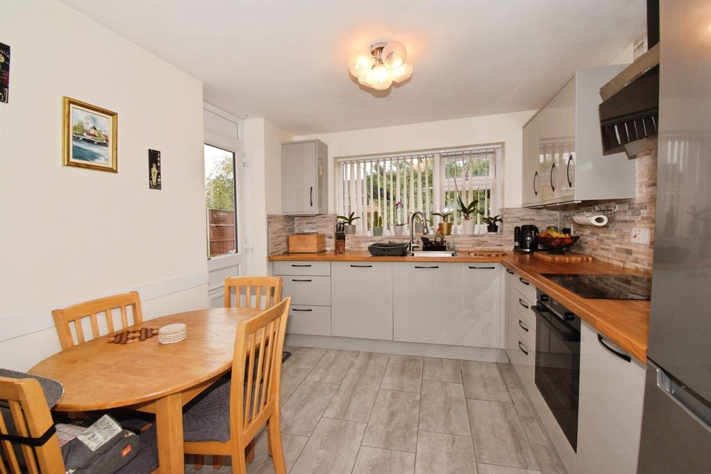 Additional image 6 of 5 bed semi-detached house for saleRedruth Avenue, Wigston LE18
