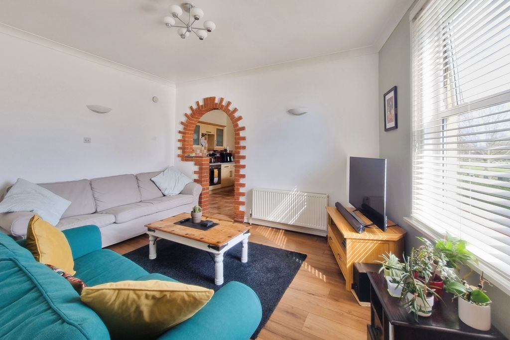 Additional image 3 of 2 bed flat for salePortsmouth, Hampshire PO1