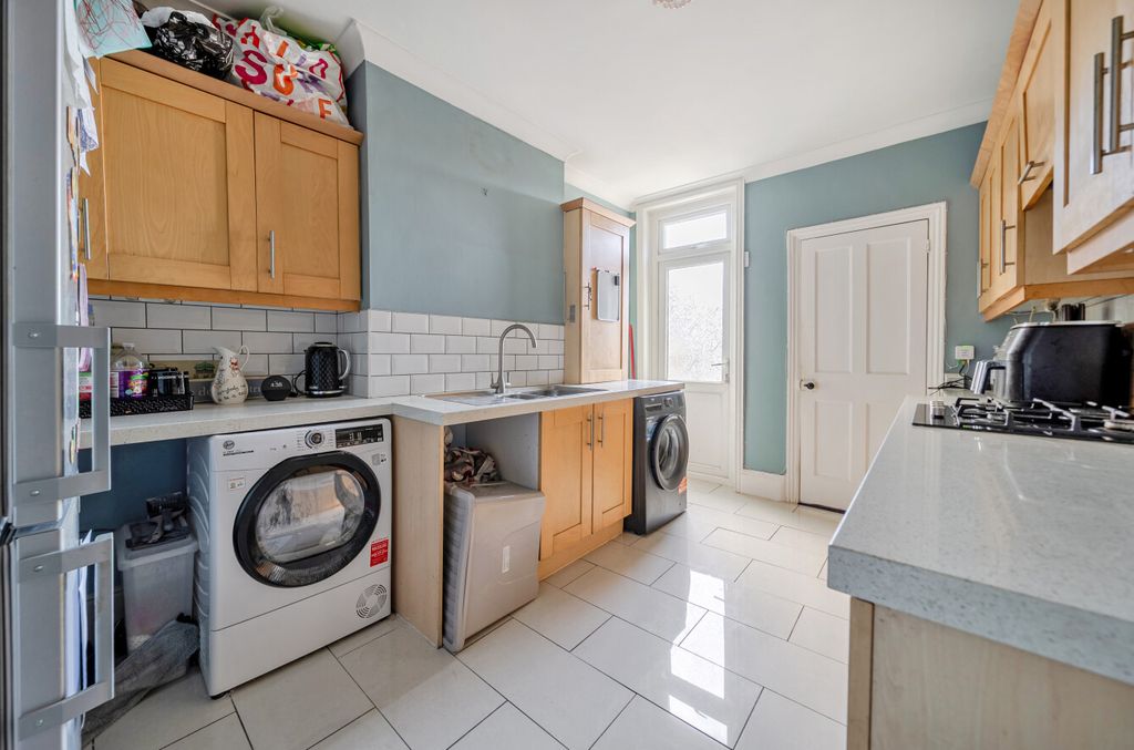 Additional image 3 of 2 bed flat for saleDerby Road, Portsmouth, Hampshire PO2