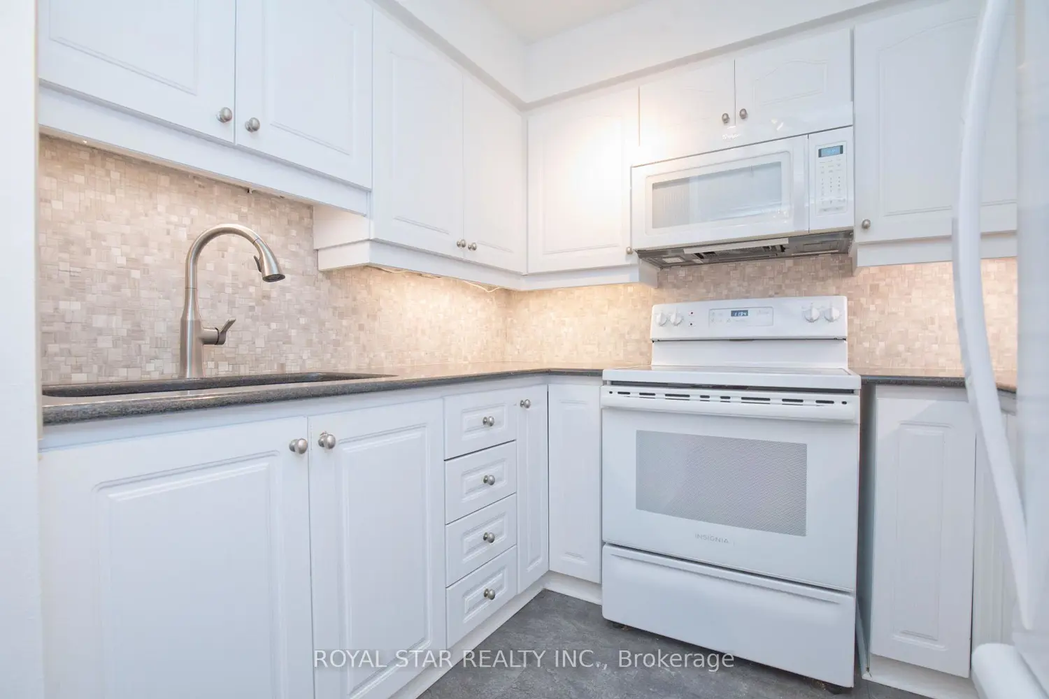 Additional image 5 of 1535 Lakeshore Road 1607