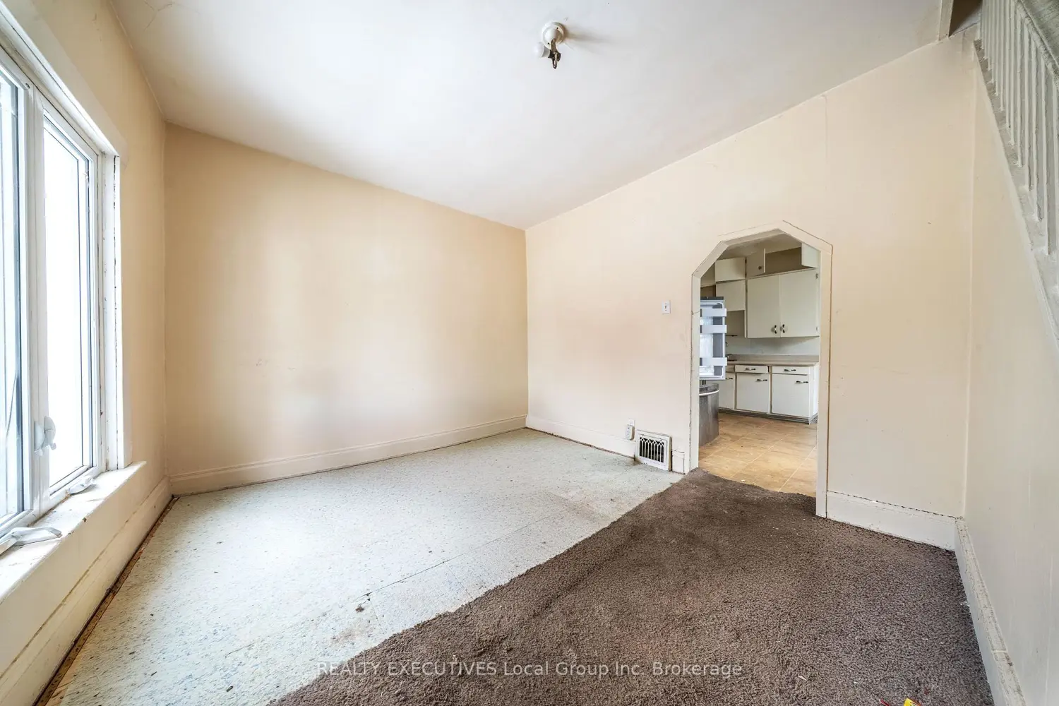 997 Hammond Street photo 5