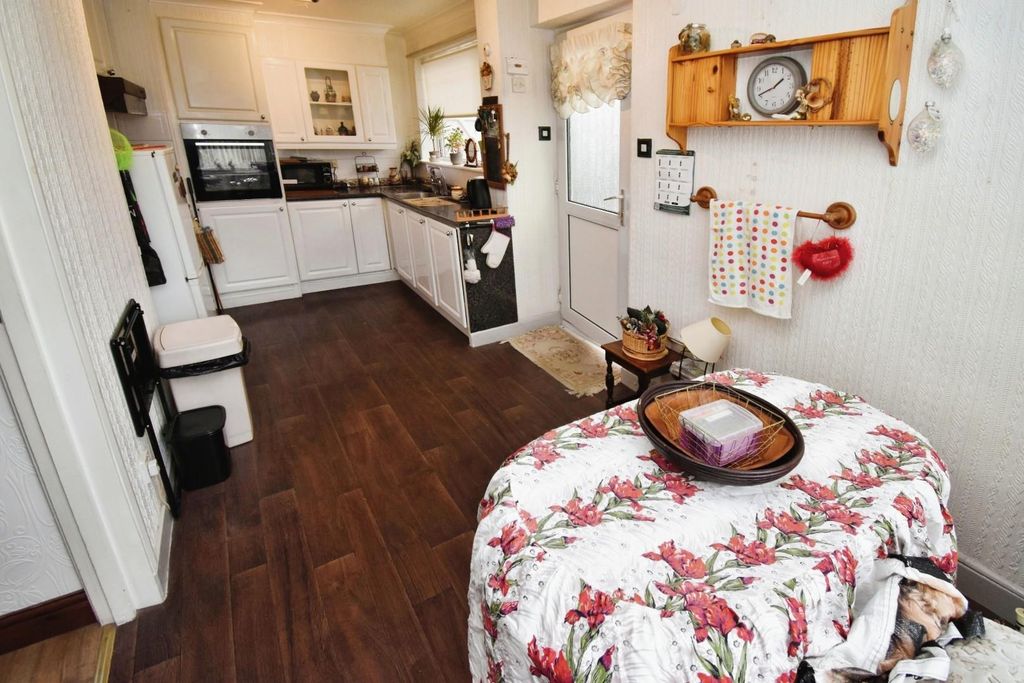 Additional image 4 of 3 bed semi-detached bungalow for salePitton Close, Wigston LE18