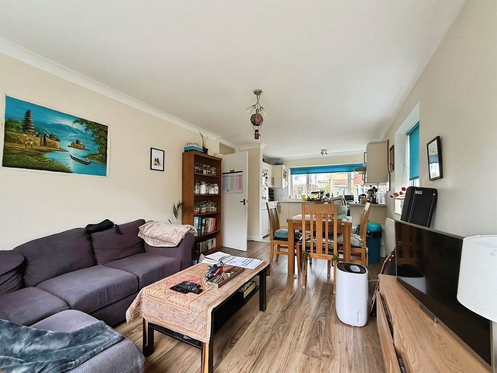 Additional image 3 of 2 bed flat for saleLawrence Grove, Southampton SO19