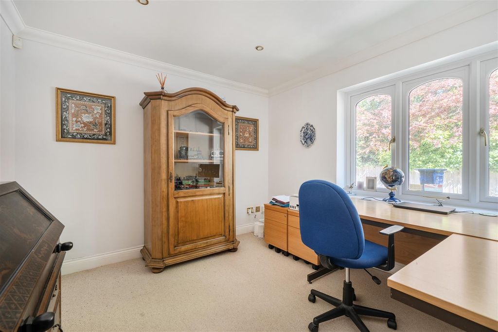 Additional image 6 of 5 bed detached house for saleWarren Lane, Finchampstead, Berkshire RG40