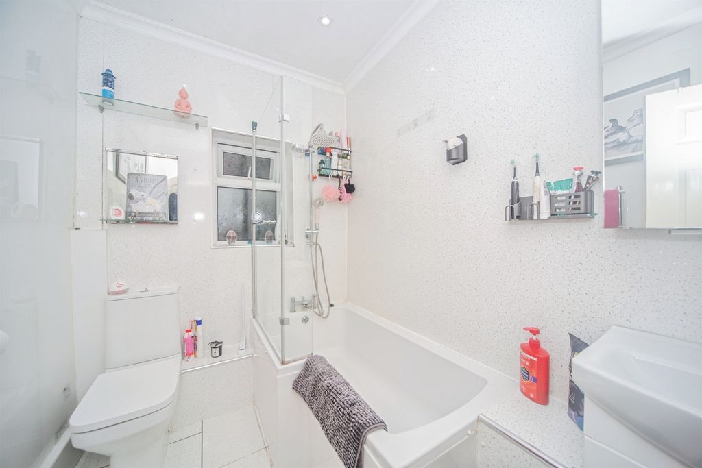 Additional image 8 of 2 bed flat for saleTwyford Avenue, Portsmouth PO2