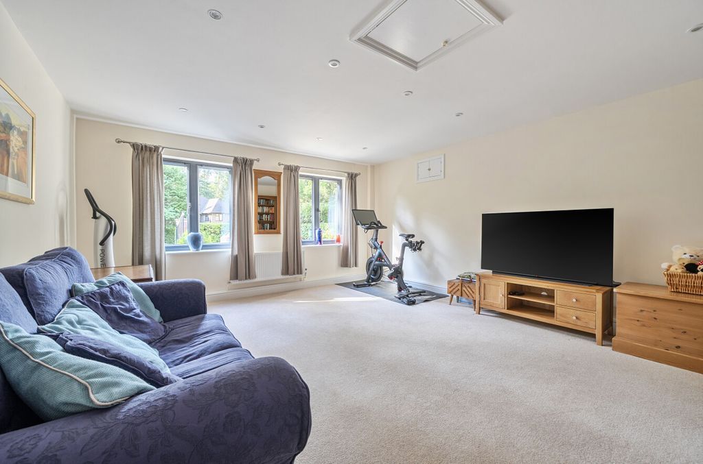 Additional image 12 of 5 bed detached house for saleHollybush Ride, Finchampstead, Wokingham, Berkshire RG40