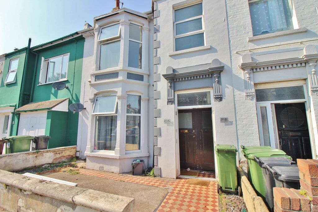 2 bed flat for saleChichester Road, North End PO2