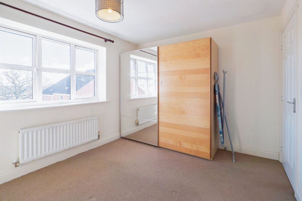 2 bed flat for saleStillington Crescent, Hamilton, Leicester LE5 photo 4