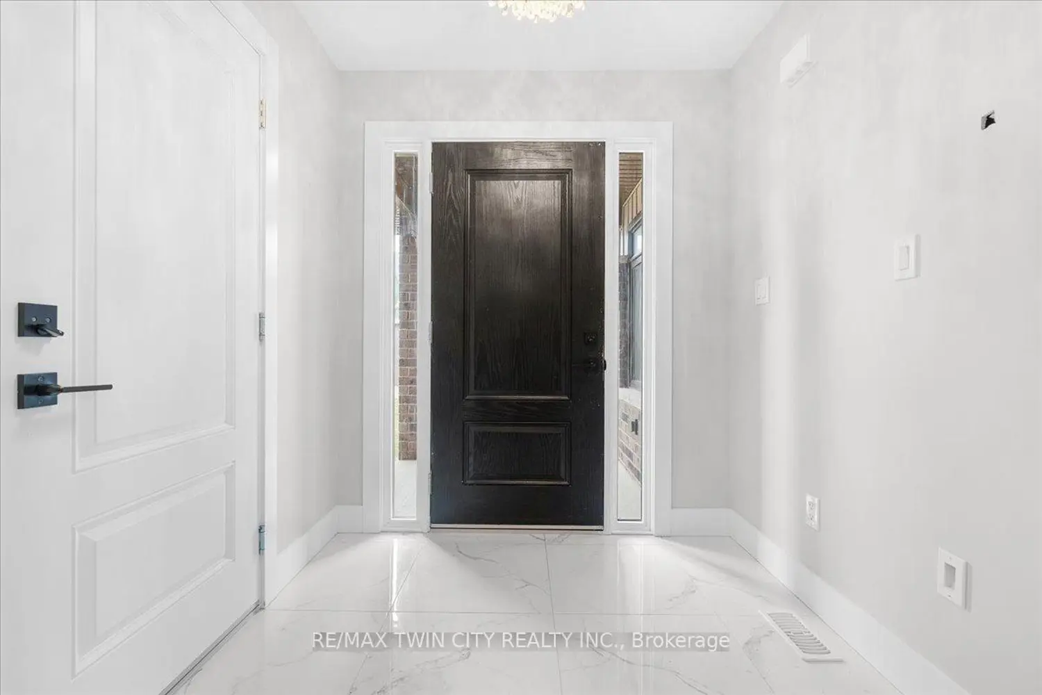 77 Bordeaux Place photo 2