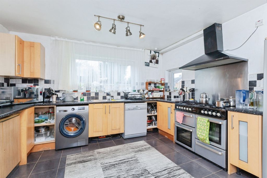 4 bed detached house for saleShipston Hill, Oadby, Leicester LE2 photo 5