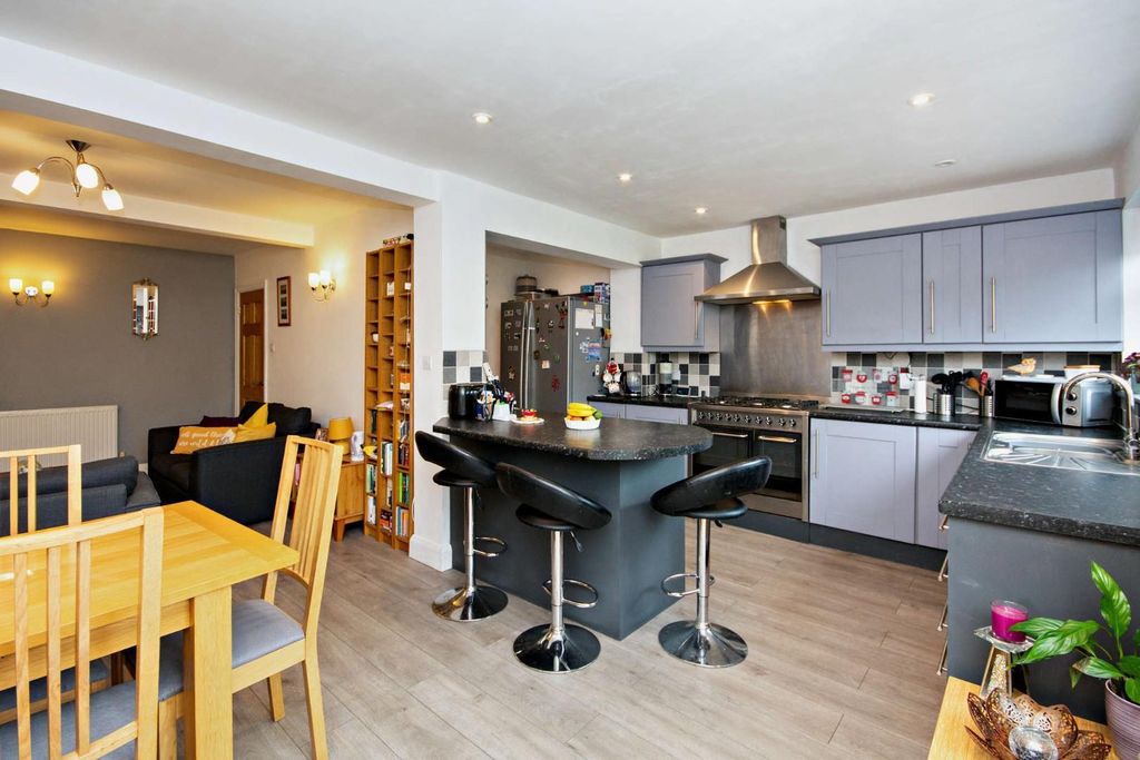 Additional image 3 of 3 bed semi-detached house for saleBrownrigg Road, Ashford TW15