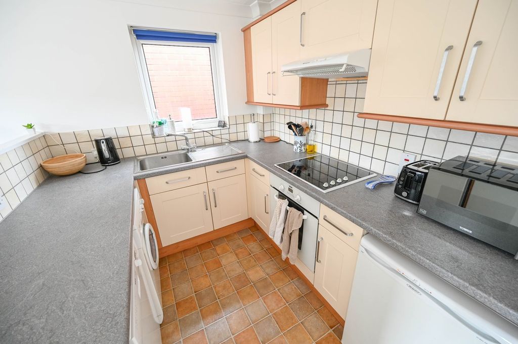 Additional image 5 of 1 bed flat for saleAllenview Road, Wimborne BH21
