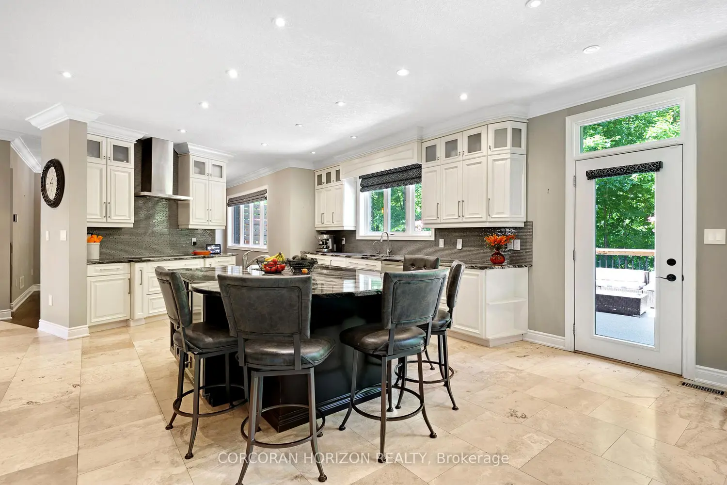 Additional image 6 of 258 Edgewater Crescent 8