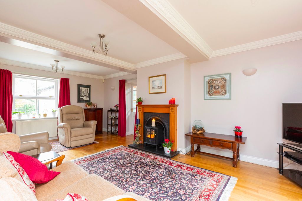 Additional image 4 of 5 bed detached house for saleOld Beech House, Le Neubourg Way, Gillingham SP8