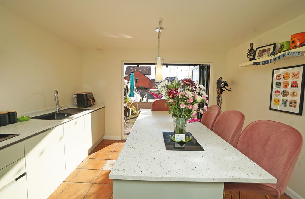Additional image 9 of 3 bed town house for saleNewlyn Way, Port Solent PO6