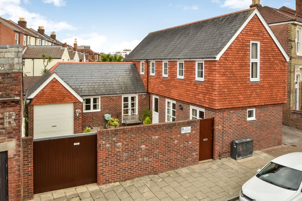 3 bed detached house for saleSouthsea, Hampshire PO5