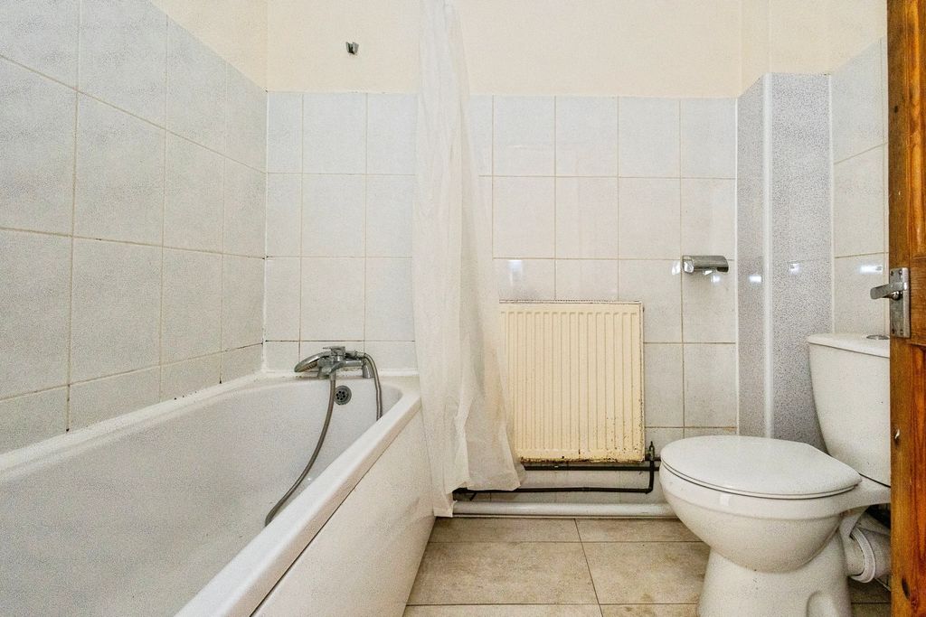 Additional image 9 of 2 bed flat for saleHighland Road, Southsea PO4