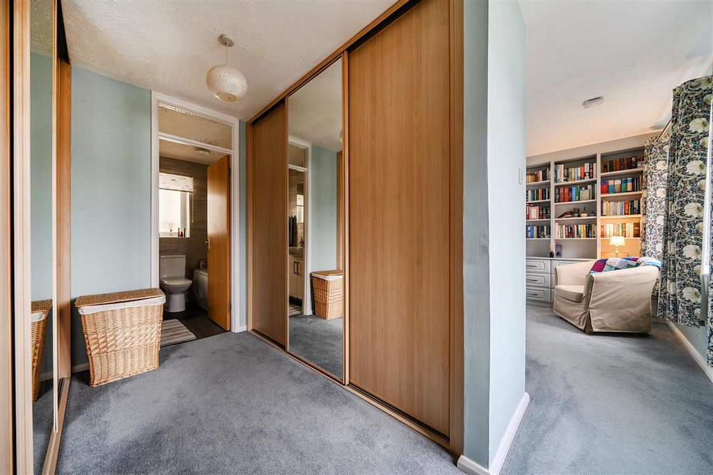 Additional image 11 of 5 bed detached house for saleDunsmore Gardens, Yateley, Hampshire GU46